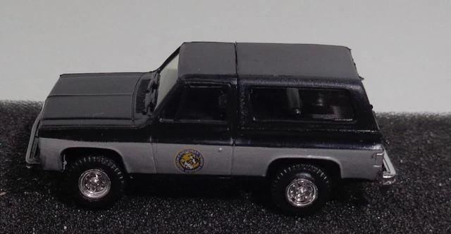 HO Trident Miniatures 90018 Chevrolet Suburban Fire Department Command HO Trident Miniatures 90018 Chevrolet Suburban Fire Department Command