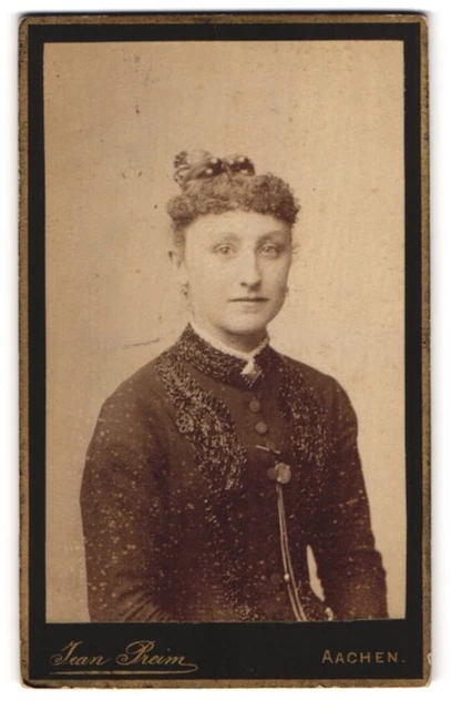 Fotografie Jean Preim, Aachen, Dahmengraben 20, Portrait junge Dame mit Hochste