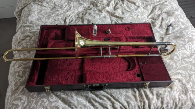 Jupiter Trombone SSL432, Brass with mouthpieces Case.