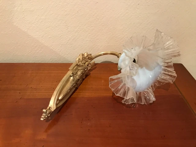 Ancienne Applique Murale En Bronze Et Tulipe Art Deco En Verre Opalescent