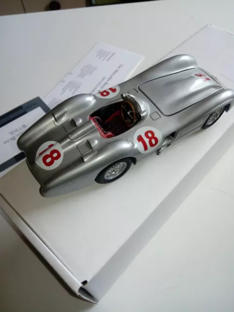 1:24 Mercedes-Benz W 196 R #18 J.M. Fangio (1954) | Franklin Mint | Modellauto