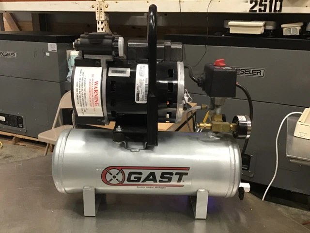 GAST 1/3 hp oil-less Air Compressor 71R142-P077T-D300X, 100psi, NICE