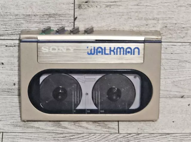 Sony WM-10 Walkman Stereo Cassette Player No Battery Cover FOR PARTS NOT WORKING