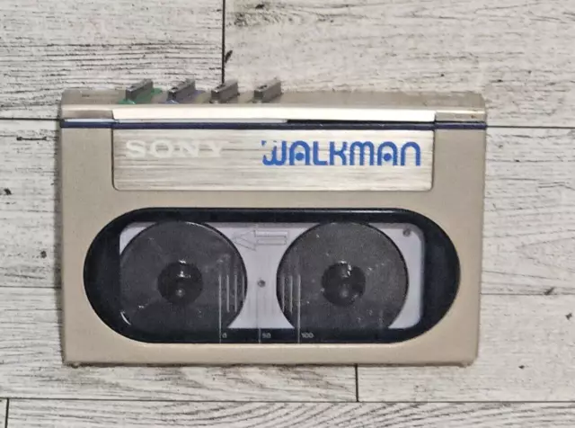 Sony WM-10 Walkman Stereo Cassette Player No Battery Cover FOR PARTS NOT WORKING Sony WM-10 Walkman Stereo Cassette Player No Battery Cover FOR PARTS NOT WORKING