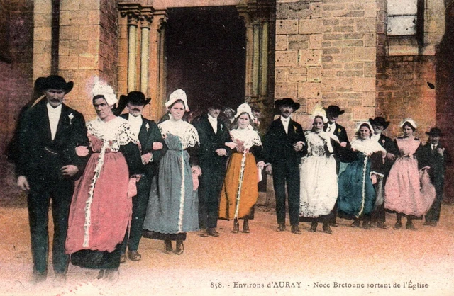 Carte Postale Ancienne Morbihan (56) – Après L'église, Noce En Bretagne – Début 1900