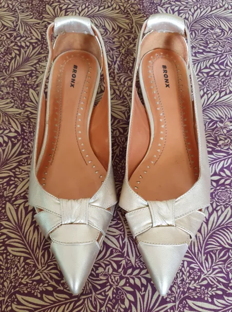 Gorgeous Pale Gold Leather Bronx Shoes Pointed Kitten Bow 37 UK 4 VGC