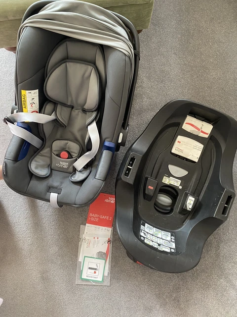 Britax Romer Baby Safe Car Seat And Isofix Bundle