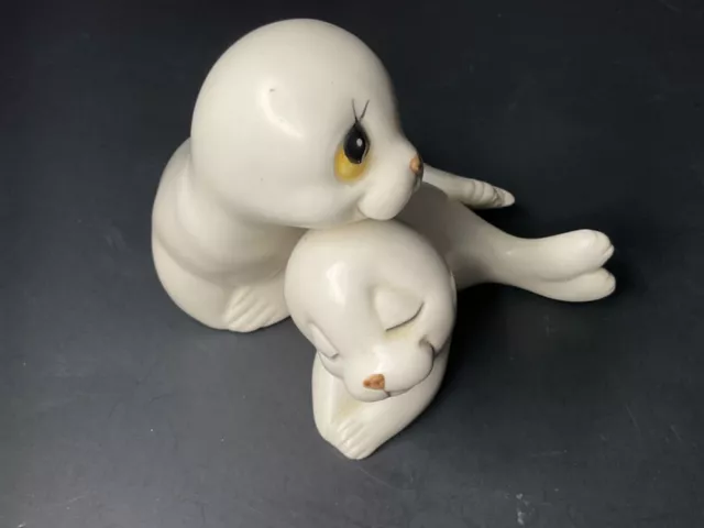 Oxford/Mexico White Ceramic Seals Cuddling Mom &Baby