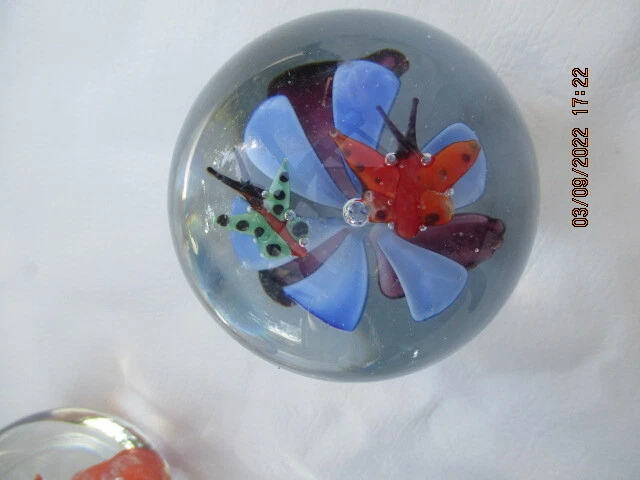 Sulfure Ancien Presse Papier Boule Décor Papillon Fleur Verre