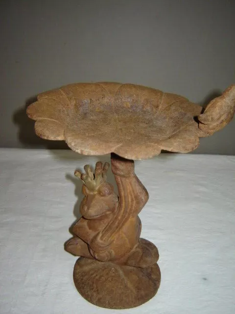 dekorative Vogeltränke / Futterstelle mit Froschkönig, Gusseisen 30cm H.