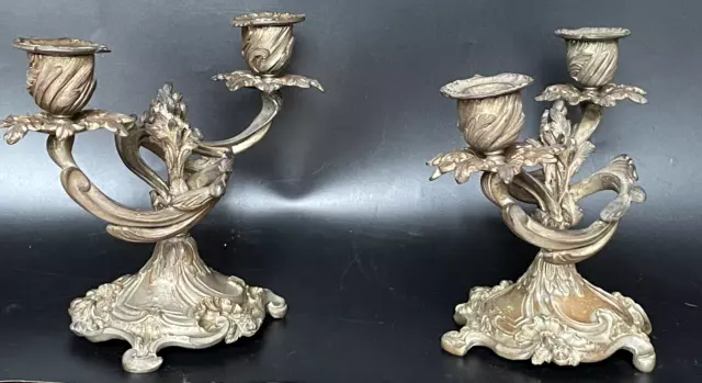 Paire de bougeoirs bronze doré rocaille XIX ème à 2 bras mouvementés