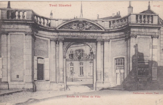 CPA 54 TOUL Entrée de l'Hotel de Ville