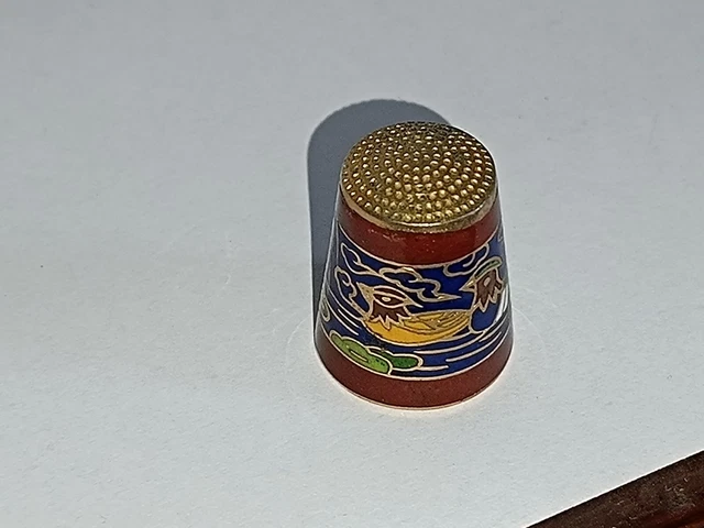 98 dés à coudre. Dimensions (largeur x profondeur x hauteur 98 dés à coudre. Dimensions (largeur x profondeur x hauteur