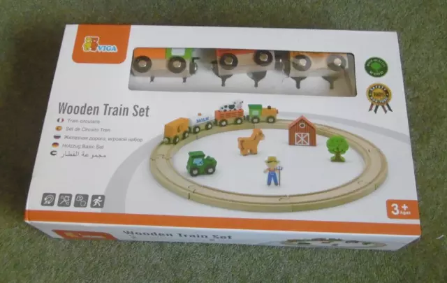 Viga 19 Piece Wooden Train Set In Excellent Condition