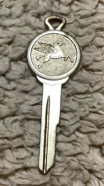 Vintage Mobil Oil PEGASUS Car Key Blank – Uncut Gold Tone For 1969 GM Buick Olds Chevy Corvette