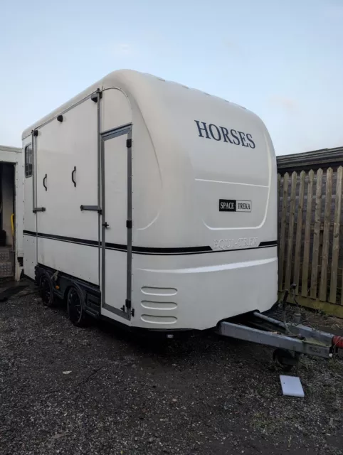 Equitrek Space-Treka 'L' Horse Trailer  Brand New Side Wall and Ramp