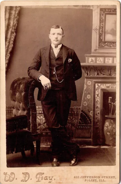 CAB photo Feiner junger Herr im Fotoatelier - Joliet USA 1880er