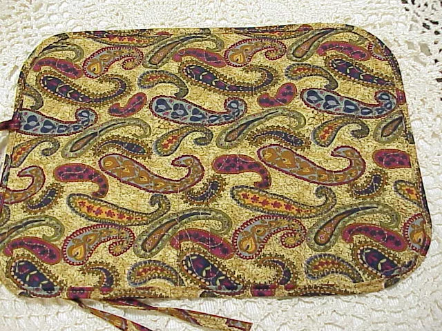 BEAUTIFUL PAISLEY quilted crochet hook case / holder 2