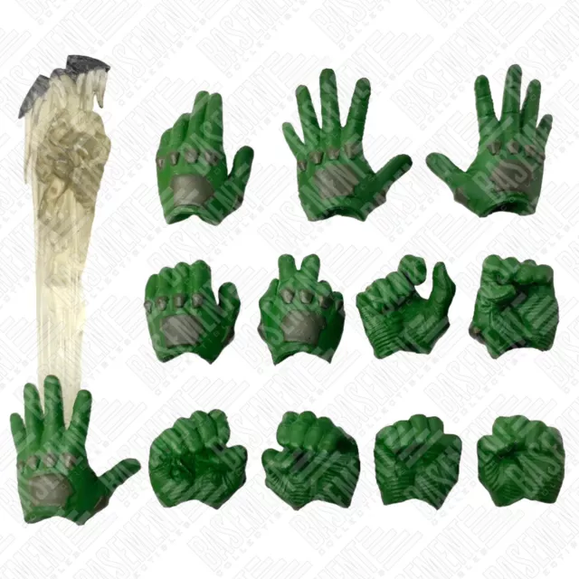 Mezco One:12 Robin - Twelve Interchangeable Hands w/ Birdarang Effect 1:12 Scale