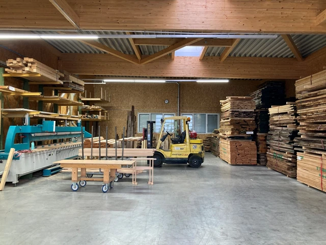 Holzzuschnitt Massivholz Hobeln Schleifen Ölen DIY CNC-Bearbeitung Tischler