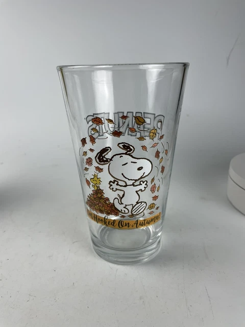 2019 Halloween “I’m hooked on Autumn” Fall Peanuts Snoopy 16 oz. Pint Glass