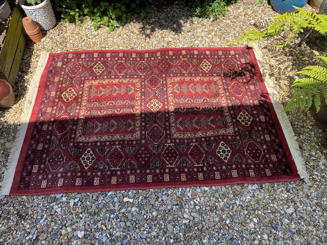 Vintage Belgium Persian Style Flat Man Made Silk Rug 100 x 140 cms. Vintage Belgium Persian Style Flat Man Made Silk Rug 100 x 140 cms.