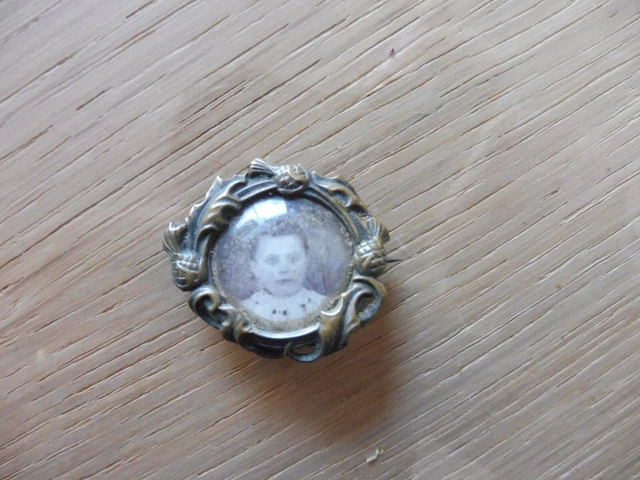 Broche Ancienne Porte-photo Argentée – Bijou Vintage, Accessoire Mode Rétro