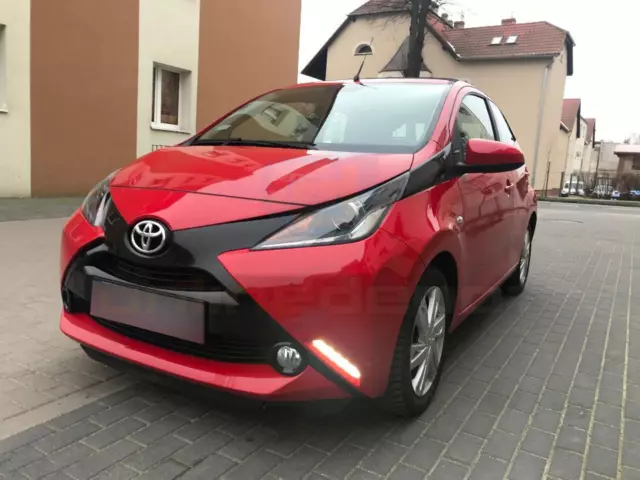 Wind deflectors TOYOTA AYGO II 3-doors 2014-onwards 2-pc HEKO Tinted