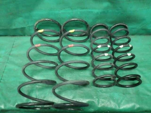 NISSAN Gloria 2000 GH-HY34 Set molle bobina 54010AG013 [Usato] [PA73508575]