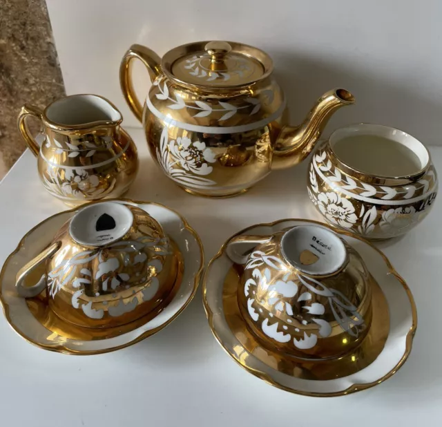 Service à thé anglais en porcelaine rétro