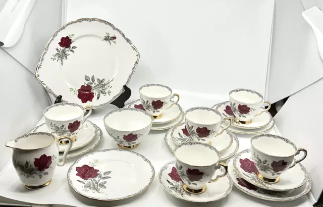 ROYAL STAFFORD BONE CHINA ROSES TO REMEMBER 21 PIECE TEA SET Sh16