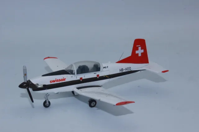 !! SALE !!  Herpa 580656 1:72 Swissair Pilatus PC-7 Turbo Trainer HB-HOQ NEU
