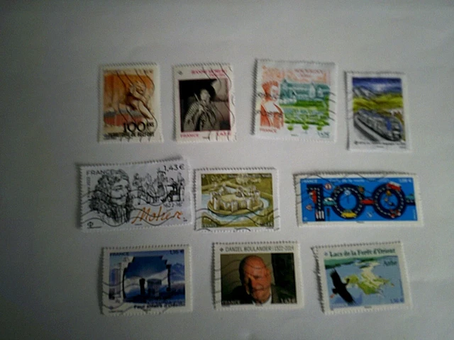 années 2021-2022    lot de timbres oblitérés  légérement abimés ( dents courtes)