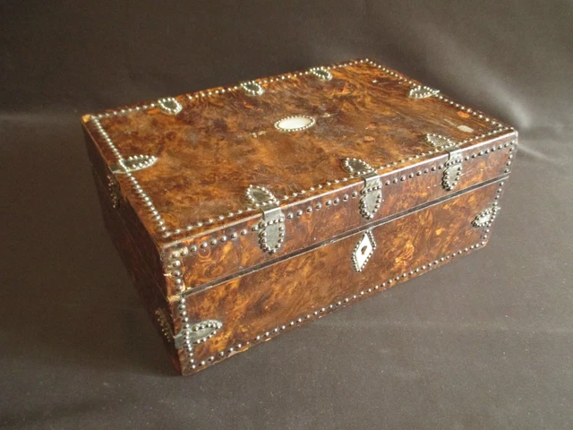 ancien coffret à bijoux ou necessaire de dame milieu XIX ème