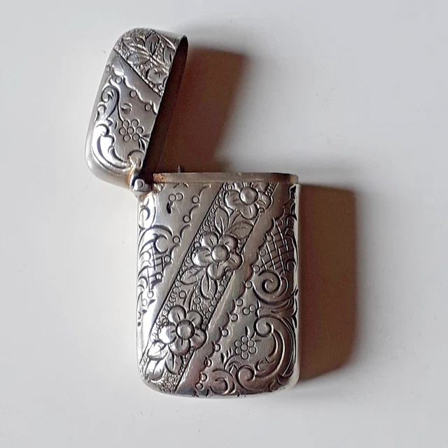 ANCIEN PYROGÈNE - Boite à allumettes en métal argenté - 49 x 28 x 12 mm - 24 gr EUR 9,00 - PicClick FR