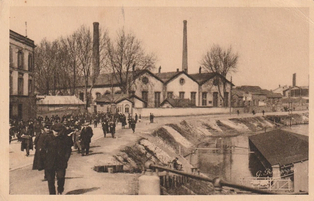 CPA 51 EPERNAY (Marne) Exit from the Workshops du Chemin de Fer de la Cité de l'Est