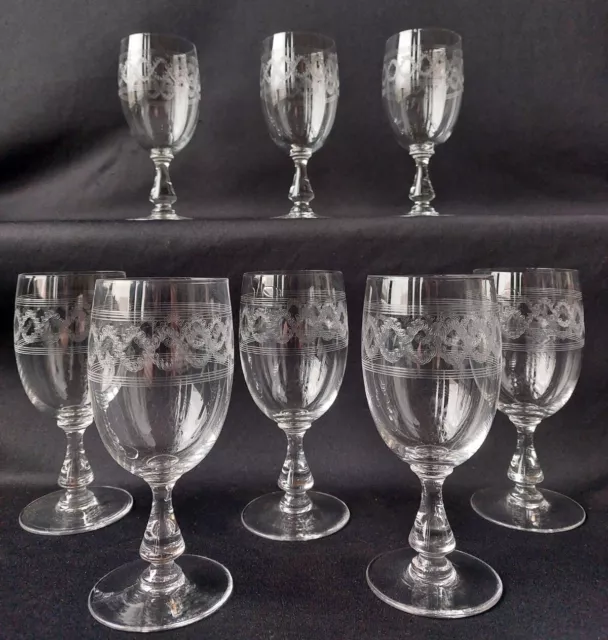 Ancien Service de 8 verres a vin blanc en cristal gravé St Louis Baccarat