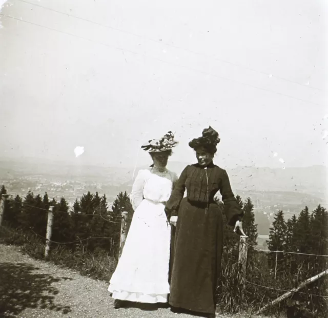 Mode Chapeau Deux femmes c1910 Photo Plaque de verre Stereo Vintage V34L2n