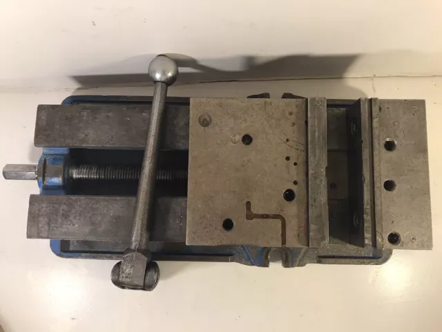 Kurt 6” Vise D688-1173 With Handle 3