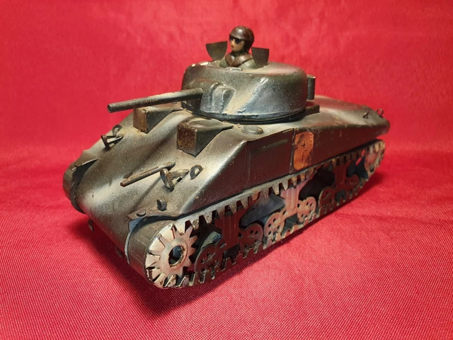 POLICHINELLE. Tank SHERMAN motorisé