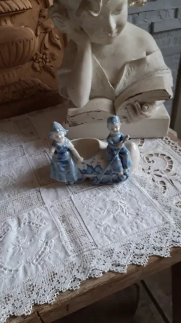 Figurine en porcelaine bleu de delft  jardinière ? vide poche..