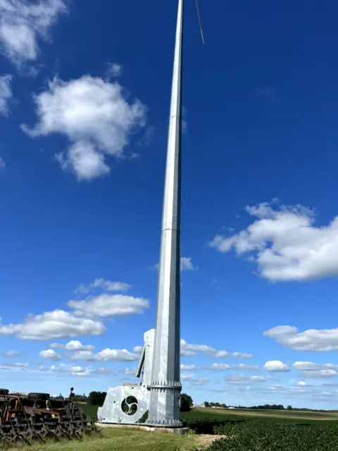 100' Hydraulic folding wind turbine tower - Redriven