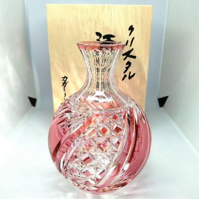 Masterpiece Kagami Crystal Edo Kiriko Gold Red Glass Tokkuri Vase