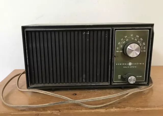 Vintage 60s 70s GE General Electric Solid State AM FM Radio Faux Wood Grain