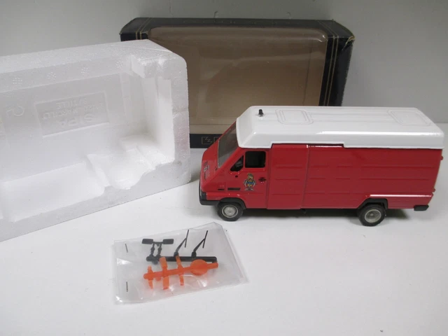 RENAULT B120 SURELEVE SECOURS D'URGENCE