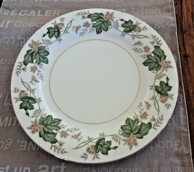 WHITE NORITAKE   DAPHNE ROUND  Dinner    PLATE   # 5312 26.5 CM DIAMETER