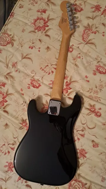 Mini guitare électrique noire Squier by Fender HELLO KITTY Stratocaster vendeur américain