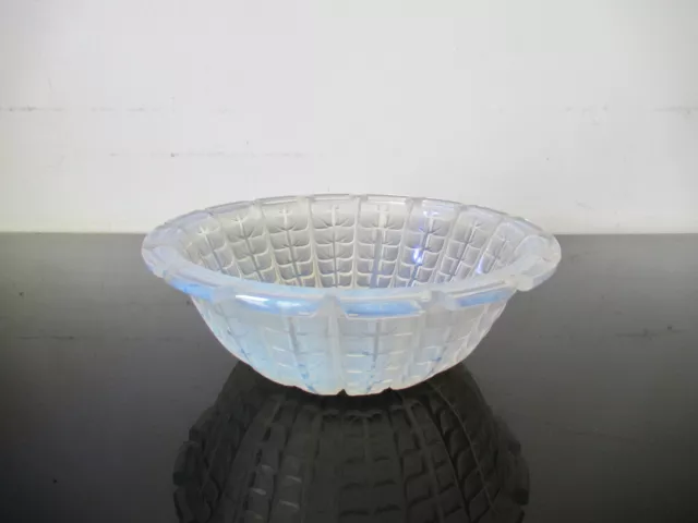 René Lalique : Ancienne coupe Acacia en en verre opalescent signée R Lalique