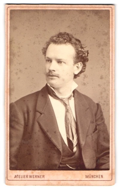 Fotografie Atelier Werner, München, Schwanthaler-Straße 1, Junger Mann im feine