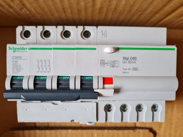 Disjoncteurs Schneider C60N 4P - 16A, 32A, 40A (Courbe C) Et 40A (Courbe D) - Neuf France